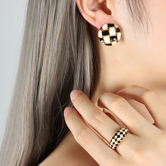 NEW💎18K Gold Plated Round Checkered Round Stud Earrings*Chunky Stud Earrings - Picture 3 of 5